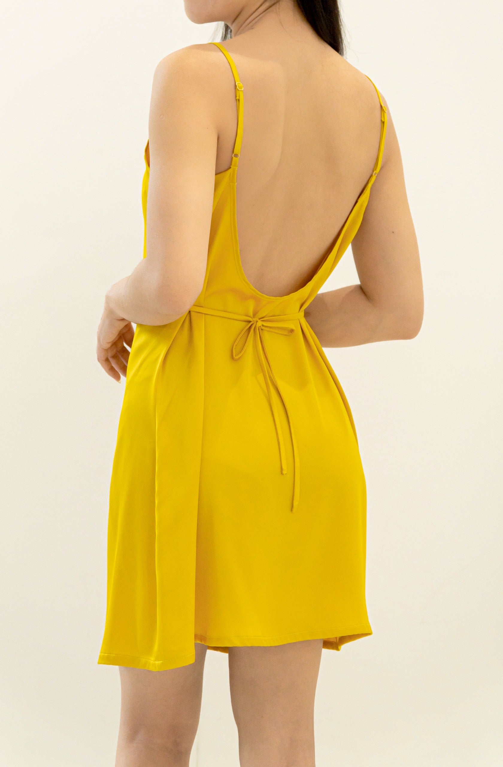 Đầm Lụa Ngắn Trống Lưng