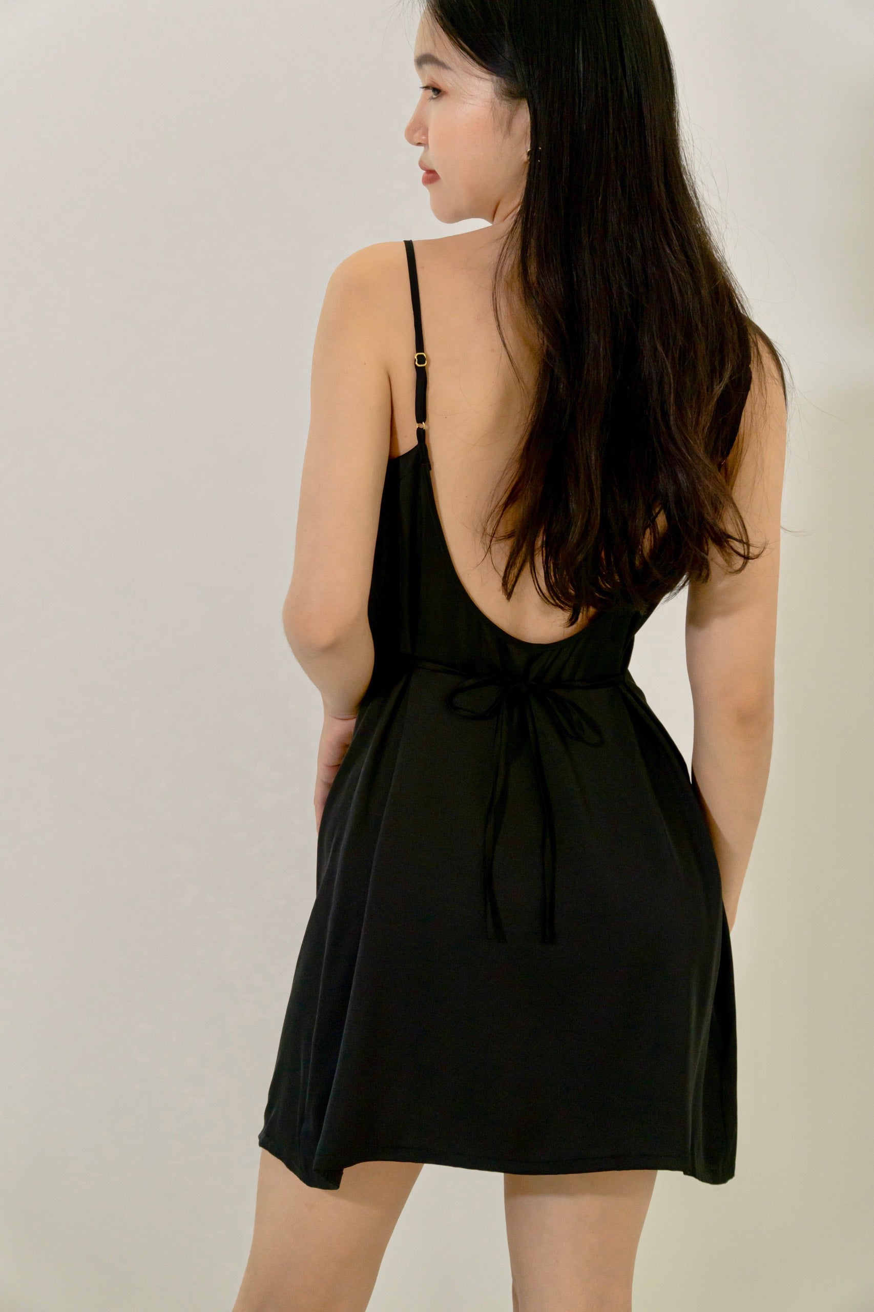 Đầm Lụa Ngắn Trống Lưng